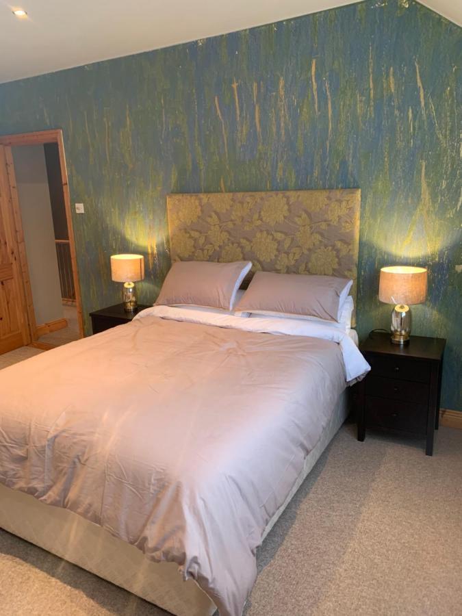 Feather Bed 3 Bedroom House Кинсейл Екстериор снимка